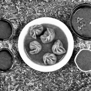 Darjeeling chicken momos steams