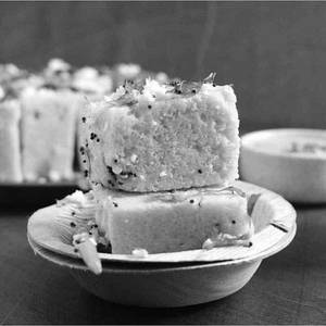 Dhokla (2 Pieces)per plate