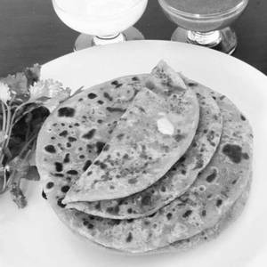 Paneer Parantha With Curd & Achar