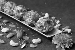 Dry Fruits Laddu