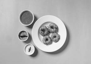 4 Pc Spicy Onion Vada