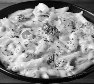 White sauce pasta