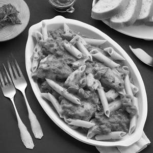 Chicken Pasta In Spicy Red Sauce