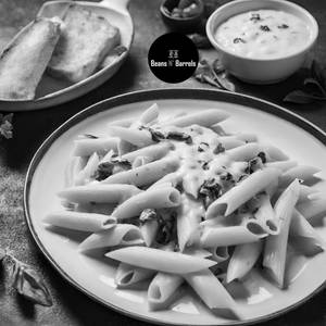 Veg Pasta In Cheesy White Sauce