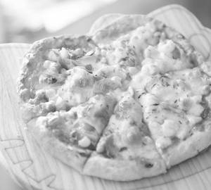 Paneer and corn pizza [6 inch ]