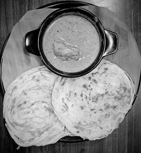 Paratha 2pcs With Chicken Kurma