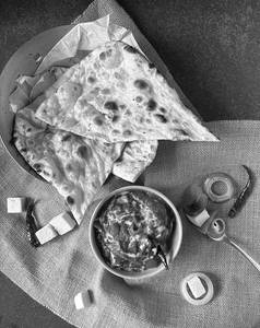 Butter Naan With Kadhai Paneer