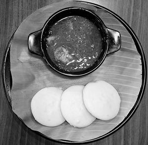 Idly 3pcs With Fish Curry