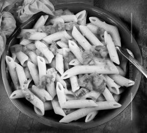 Macroni full