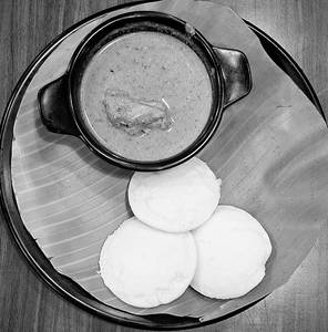 Idly 3pcs With Chicken Kurma