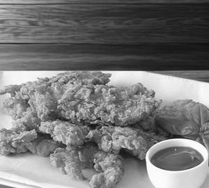 Fried chicken strips (4pcs) with our spl green satni dip 