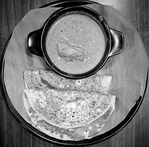 Kaldosai 2pcs With Chicken Kurma