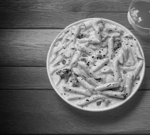 Cheesy white sauce pasta