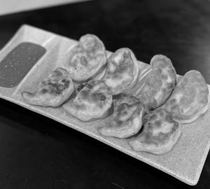 Chicken Pan Fried Momos [8 Pieces]