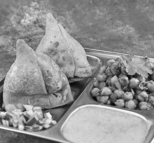 Samosa with Chana (1 Pc)