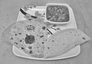 1 Paratha & 1 Roti With Chana Masala