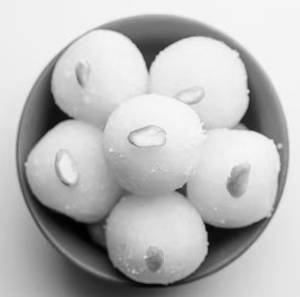 Spongy Rasgulla (2 Pcs)