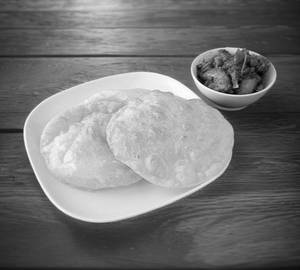 2 poori with mini chicken curry [2 pieces]