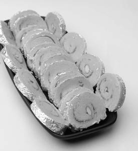 Kaju Kesar Crunch