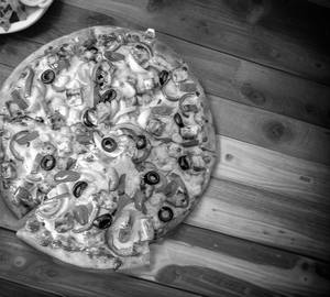 Classic Paneer and Onion Pizza