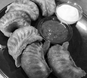 Veg Fried Momos 4 Pcs