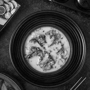 Leafy Green Soupy Momos