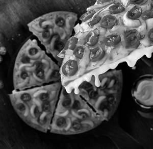 Blazing Onion & Paprika Pizza