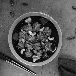 Chicken With Cashew Nut And Dry Chilli (12 Pcs)
