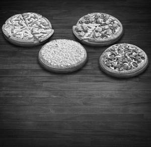 Meal for 4: Veg Cheesy Pizza