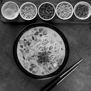 Veg Khao Suey