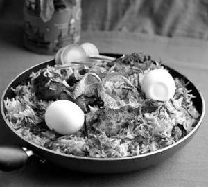 Chicken Hyderabadi Biryani 2 Pcs Dum + 2 Pcs Roast + Chicken Pakoda 4 Pcs+ 2 Boil Egg Cold Drink 250