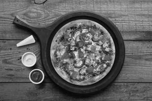 Schezwan Paneer Pizza