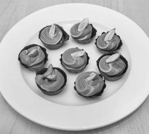 Chocolate Cases With Roasted Almonds