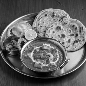 Shahi Paneer + Butter Laccha Paratha (2)