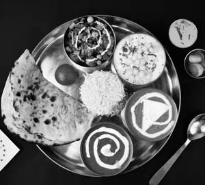 Veg Deluxe Thali
