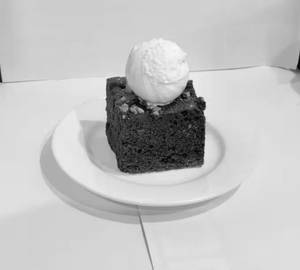 Walnut Brownie With Vanilla Ice Cream