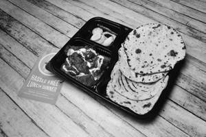 Makhan Wala Chicken With Chapati [Serves 1]