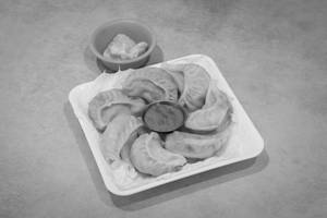 Veg Steamed Momos [7 Pieces].