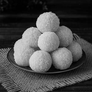 Coconut Ladoo [2 Pcs]