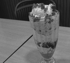 Strawberry falooda