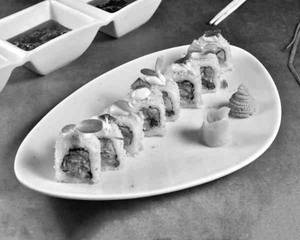 Midnight Kinoko Roll With Shimej Sushi