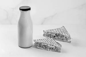 Peri Peri Tempeh Classic Sandwich + Nutella Muscle Bliss Shake