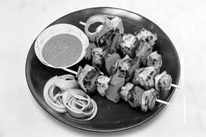 Mushroom tikka (surkh-lal or malai-wala)