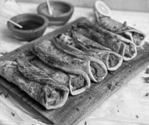 Chicken Wheat Puff Paratha Roll  [ Regular ]