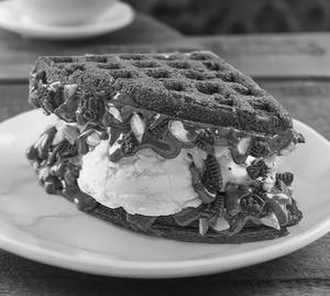 Milkyway With Nuts And Oreo Waffle