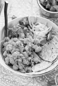 Aloo Gobhi Adraki With Rice Or Breads (combo)