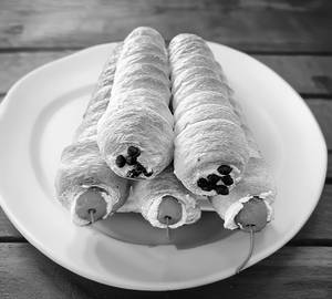 Cream roll