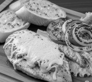 Chicken cheese & garlic bread