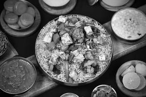 Vegetable Dum Biryani With Gravy Or Raita (serves 1-2)