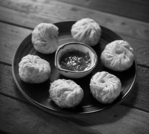 Veg fried momos